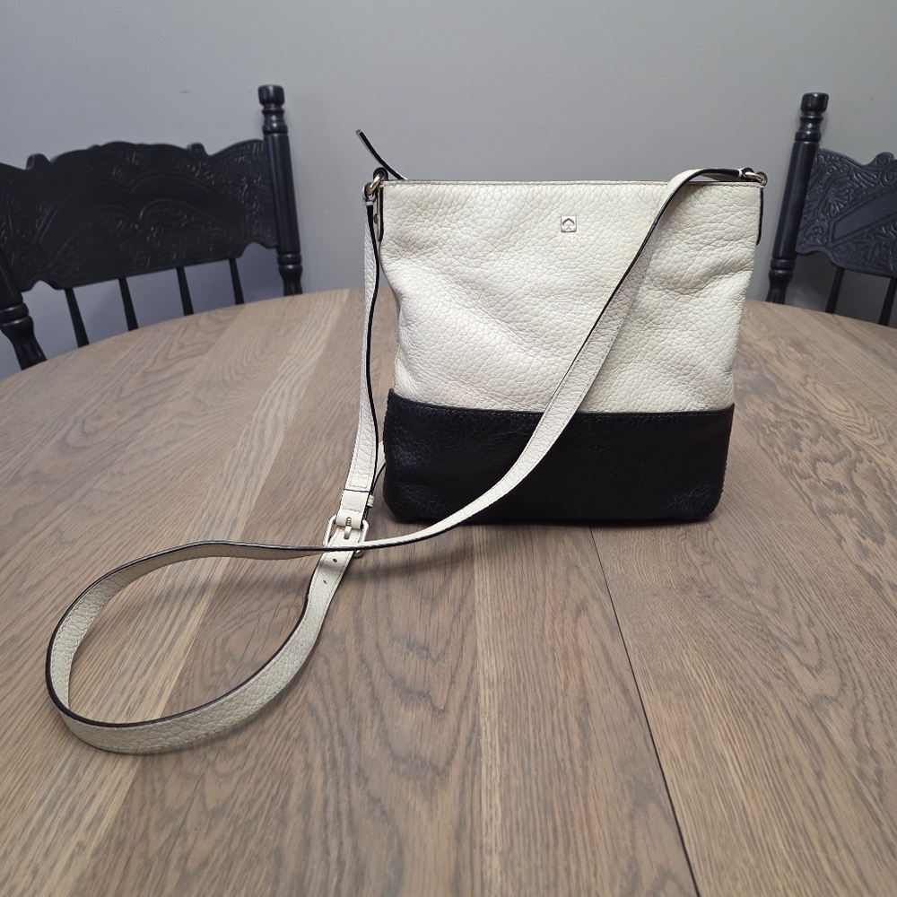 Kate Spade Black and Cream Crossbody Bag Modern Elegance
